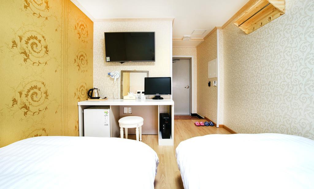 Tamragio Residence Hotel Jeju Buitenkant foto