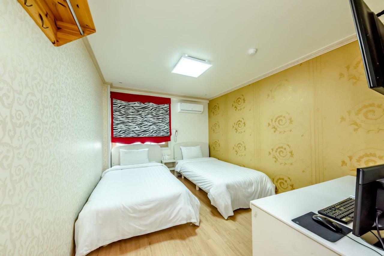 Tamragio Residence Hotel Jeju Buitenkant foto
