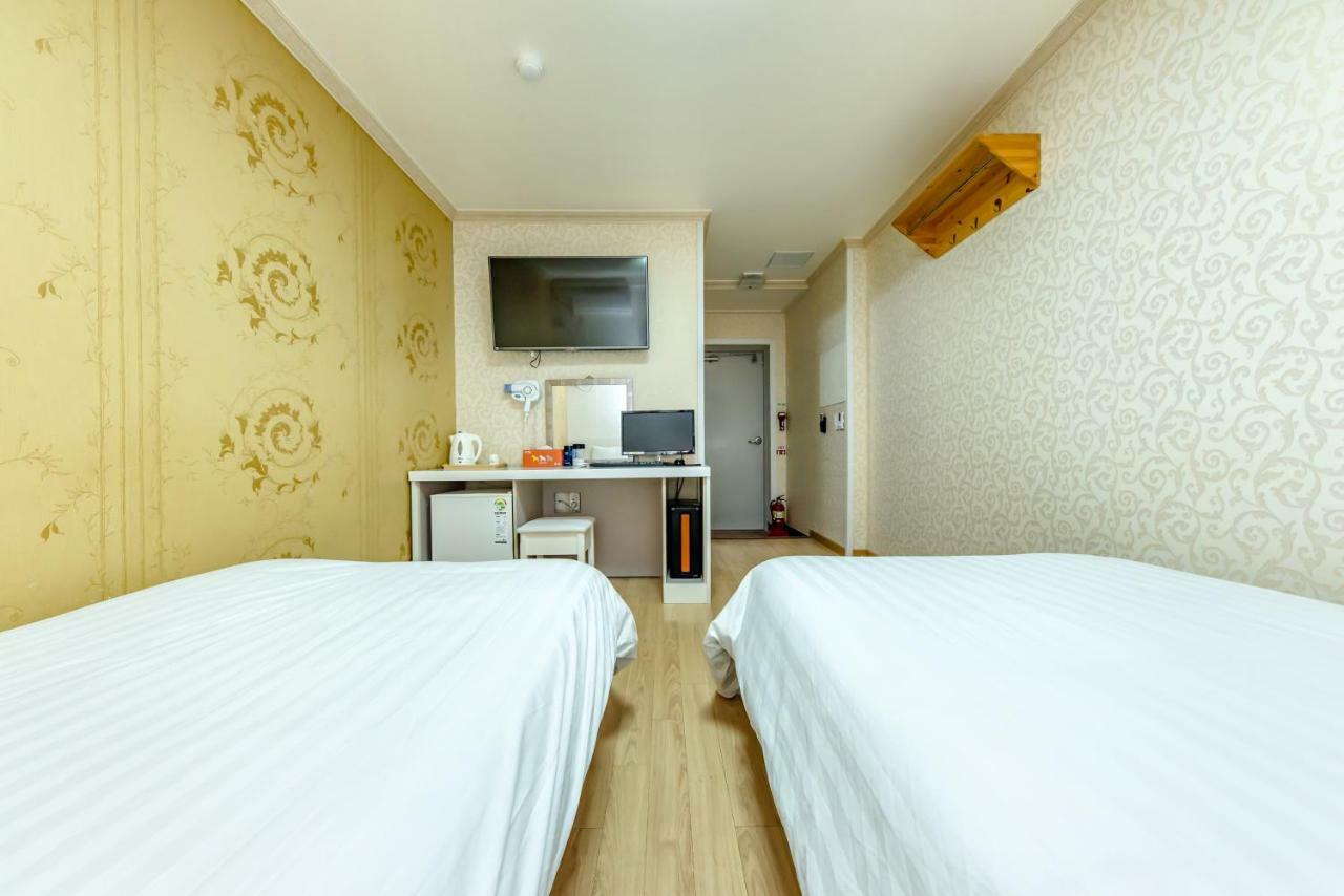 Tamragio Residence Hotel Jeju Buitenkant foto